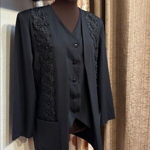 Vintage 1980’s elegant black long sleeve floral blouse. Size M.